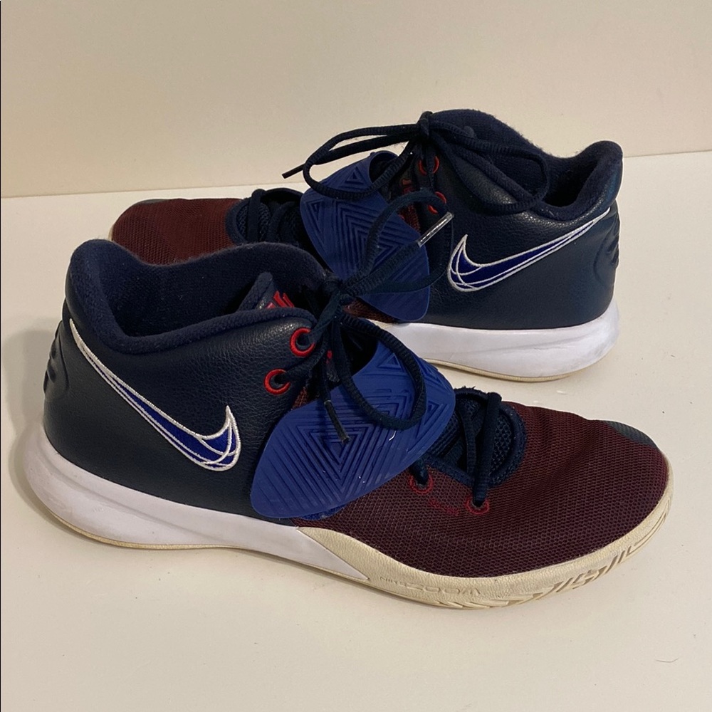 Men's Nike Kyrie Flytrap 3 Obsidian Bordeaux Size US 11 gently used